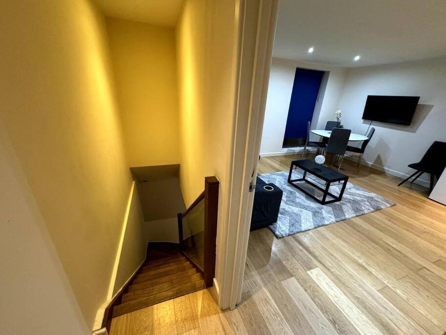 Paddington Station 2 Bedroom House Londra
